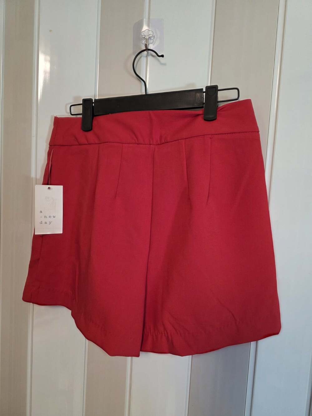 A New Day Chino Shorts Women’s 2 Red Solid Mid Rise Pleated Front Pockets